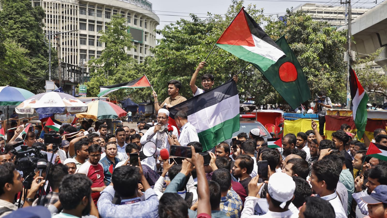 Community solidarity event participation